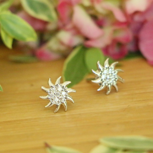 925 Sterling Silver with Cubic Zirconia Stones - Picture 4 of 7